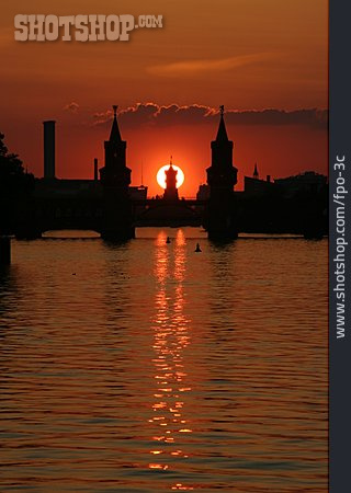 
                Sonnenuntergang, Berlin, Oberbaumbrücke                   