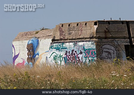 
                Graffiti, Beton, Bunker                   