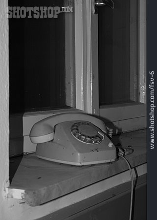 
                Isolation & Einsamkeit, Telefon                   