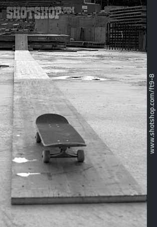 
                Skateboard, Rampe                   