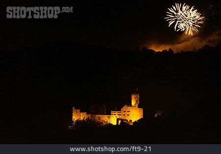 
                Burg, Feuerwerk                   
