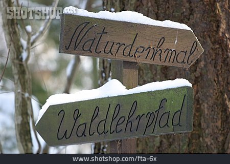 
                Wegweiser, Waldlehrpfad, Naturdenkmal                   