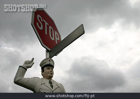 
                Polizei, Polizist, Stop, Stoppschild                   