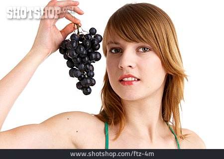 
                Junge Frau, Essen, Weintrauben                   