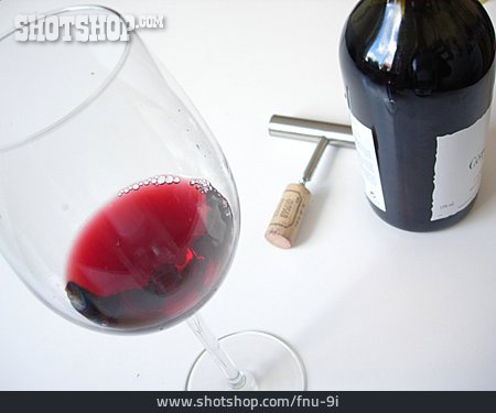 
                Wein, Weinglas, Korkenzieher                   