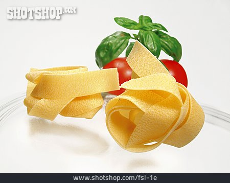 
                Basilikum, Tomate, Pasta                   