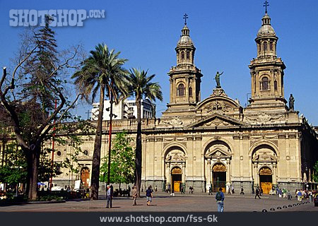 
                Chile, Santiago De Chile, Plaza De Armas                   