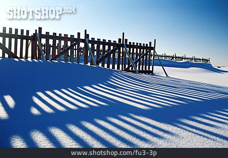 
                Zaun, Schatten, Schnee                   