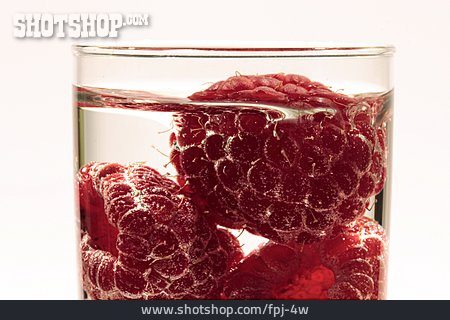 
                Glas, Himbeeren                   