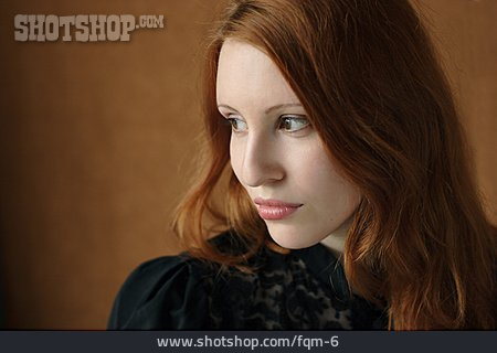 
                Junge Frau, Sehnsucht, Rote Haare                   