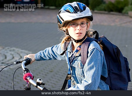 
                Mädchen, Fahrradhelm                   