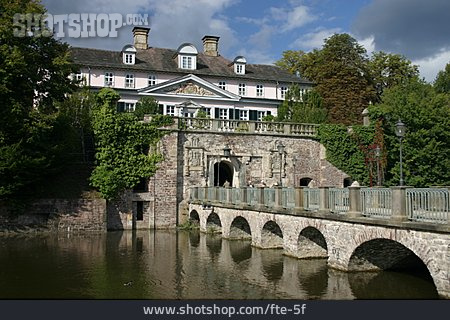 
                Brücke, Schloss, Bad Pyrmont                   