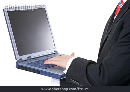 
                Junger Mann, Laptop                   
