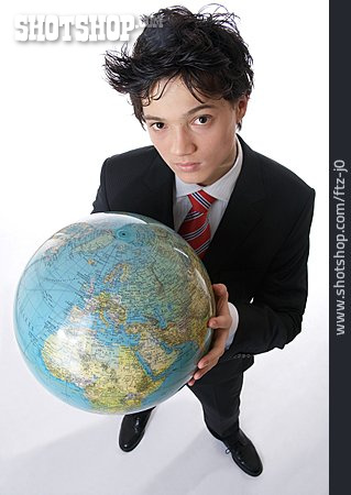
                Junger Mann, Anzug, Globus                   
