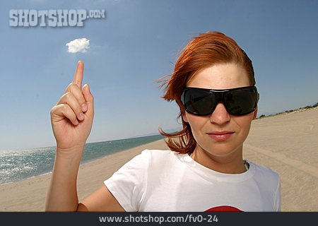 
                Junge Frau, Strand, Sonnenbrille                   