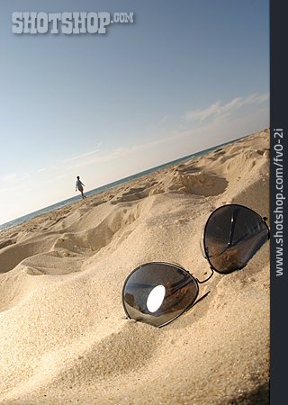 
                Strand, Sand, Sonnenbrille                   