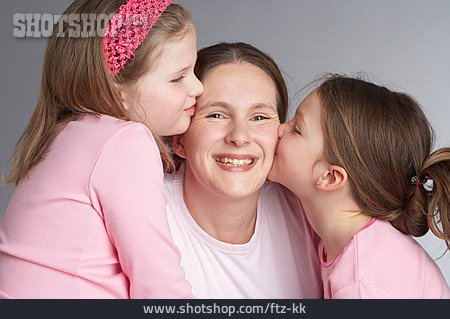 
                Mutter, Küssen, Tochter                   