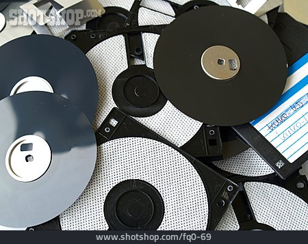 
                Datenträger, Datenmüll, Disketten                   