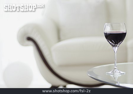 
                Sofa, Weinglas                   
