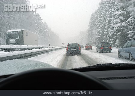 
                Autobahn, Windschutzscheibe, Schneefall                   