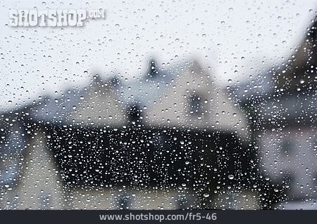 
                Fenster, Regentropfen, Schlechtwetter                   