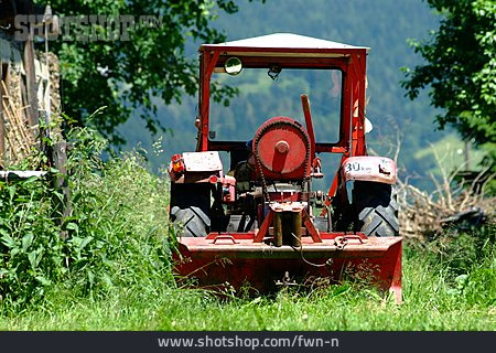 
                Traktor, Landmaschine                   