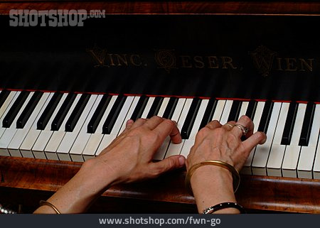 
                Finger, Hand, Klavier                   