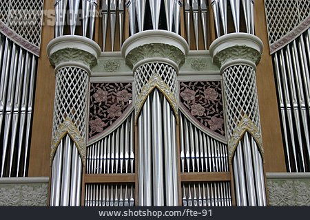 
                Orgel, Orgelpfeifen, Kirchenorgel                   