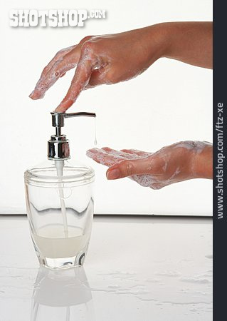 
                Hand, Seife, Einseifen, Hände Waschen                   
