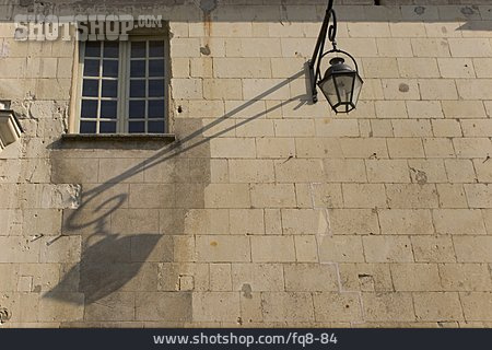 
                Fassade, Frankreich, Einschussloch                   