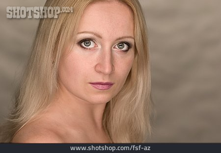 
                Portrait, Frau, Blonde Haare                   