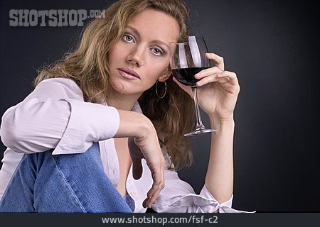 
                Frau, Weinglas                   