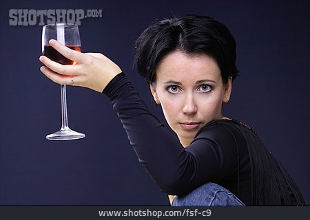 
                Frau, Weinglas                   