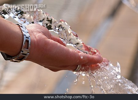 
                Weiblich, Wasser, Hand                   