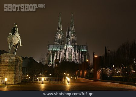 
                Nacht, Dom, Köln                   