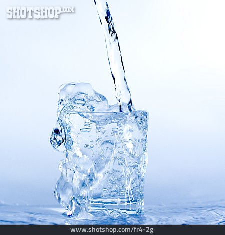 
                Wasser, Glas, Eingießen, Wasserglas                   