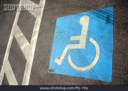 
                Parkplatz, Behindertenparkplatz                   