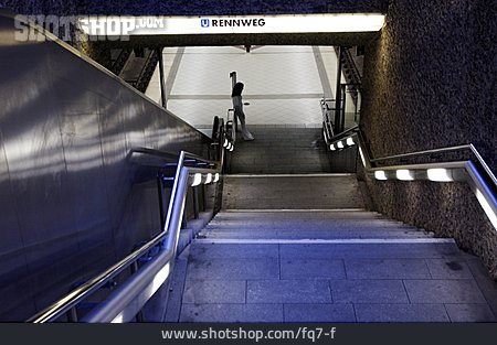 
                Treppe, U-bahn, Bahnsteig                   