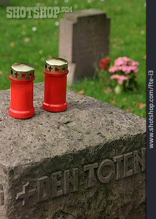 
                Friedhof, Grablicht, Soldatenfriedhof                   