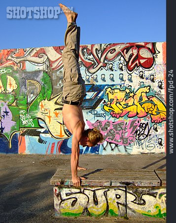 
                Graffiti, Handstand                   