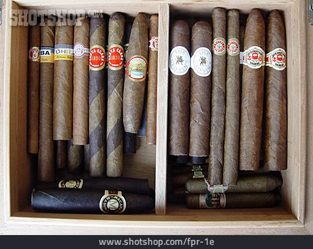 
                Zigarre, Zigarrenkiste, Markenprodukt                   