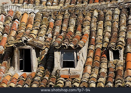 
                Dach, Dachfenster, Dachziegel                   