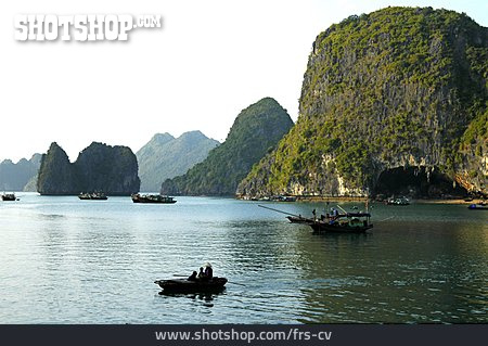 
                Vietnam, Halong Bucht                   