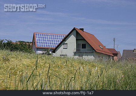 
                Wohnhaus, Dach, Solarenergie                   
