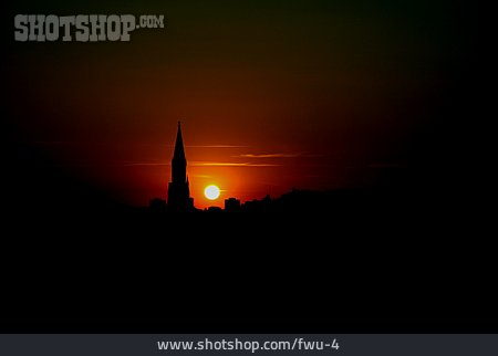 
                Sonnenuntergang, Kirche, Berlin                   