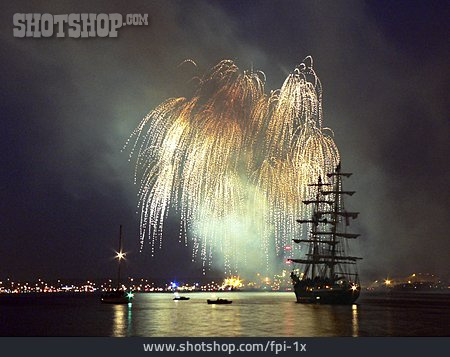 
                Feuerwerk, Segelschiff                   