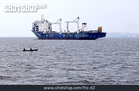 
                Frachtschiff, Containerschiff, Amazonas                   