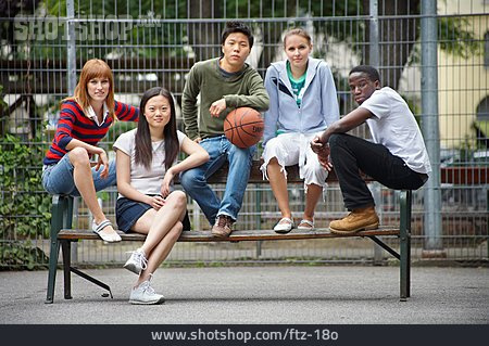 
                Jugendliche, Gruppe, Multikulturell                   
