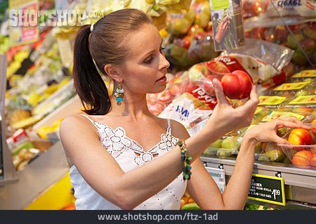 
                Junge Frau, Gesunde Ernährung, Einkauf & Shopping, Obst                   