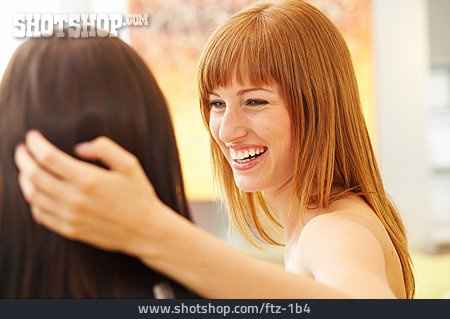 
                Junge Frau, Freundschaft, 2 Personen                   